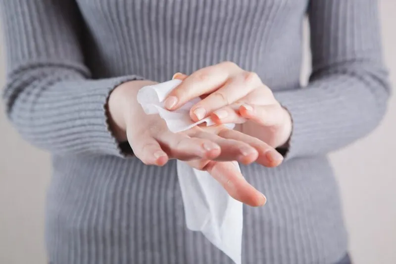 خرید جدیدترین انواع دستمال مرطوب با قیمت مناسب